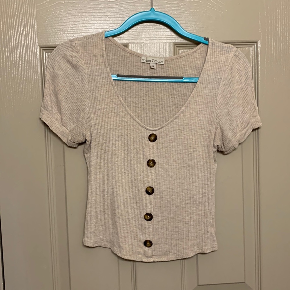 Moa Moa Tan/Nude Faux Button Down Scoop Neck Shirt (size: m)